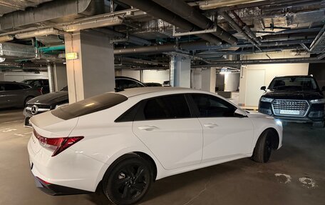 Hyundai Elantra, 2021 год, 2 100 000 рублей, 11 фотография