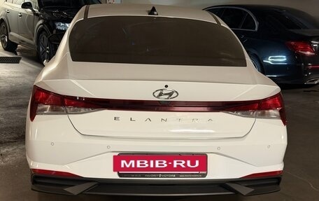 Hyundai Elantra, 2021 год, 2 100 000 рублей, 4 фотография