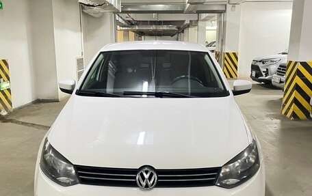 Volkswagen Polo VI (EU Market), 2011 год, 820 000 рублей, 2 фотография