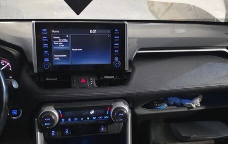 Toyota RAV4, 2021 год, 2 700 000 рублей, 9 фотография