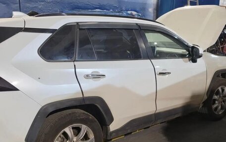 Toyota RAV4, 2021 год, 2 700 000 рублей, 1 фотография