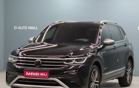 Volkswagen Tiguan II, 2022 год, 2 100 000 рублей, 1 фотография