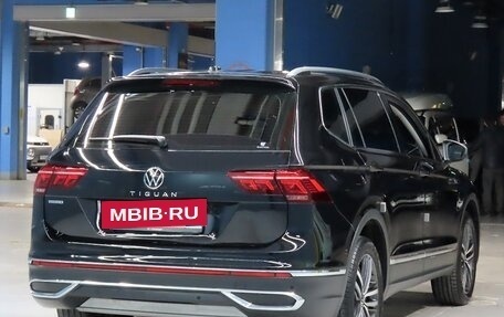 Volkswagen Tiguan II, 2022 год, 2 100 000 рублей, 3 фотография