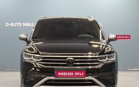 Volkswagen Tiguan II, 2022 год, 2 100 000 рублей, 2 фотография