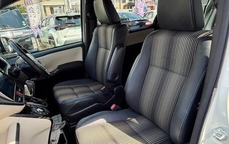 Toyota Noah III, 2021 год, 2 180 000 рублей, 12 фотография