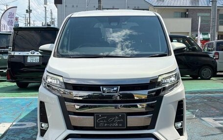 Toyota Noah III, 2021 год, 2 180 000 рублей, 3 фотография
