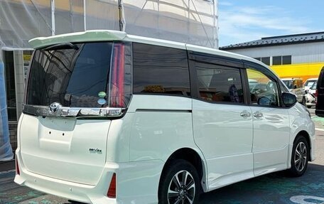 Toyota Noah III, 2021 год, 2 180 000 рублей, 8 фотография