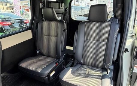 Toyota Noah III, 2021 год, 2 180 000 рублей, 14 фотография