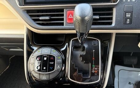 Toyota Noah III, 2021 год, 2 180 000 рублей, 23 фотография