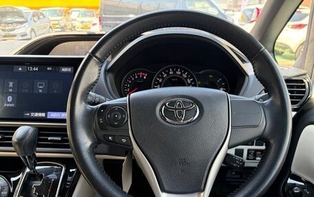 Toyota Noah III, 2021 год, 2 180 000 рублей, 26 фотография