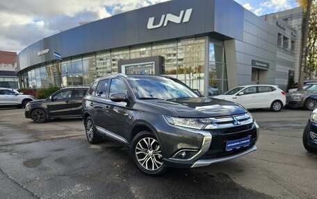 Mitsubishi Outlander III рестайлинг 3, 2015 год, 2 250 000 рублей, 3 фотография