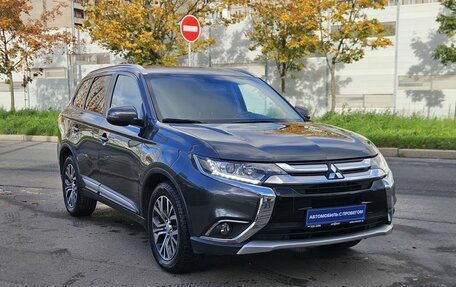 Mitsubishi Outlander III рестайлинг 3, 2015 год, 2 250 000 рублей, 7 фотография