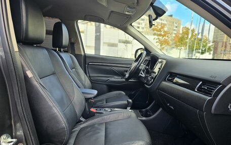 Mitsubishi Outlander III рестайлинг 3, 2015 год, 2 250 000 рублей, 12 фотография