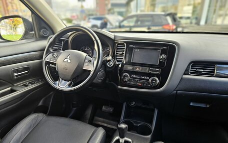 Mitsubishi Outlander III рестайлинг 3, 2015 год, 2 250 000 рублей, 14 фотография