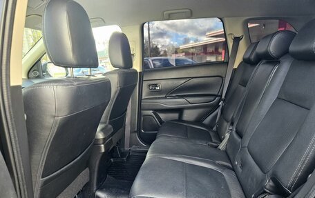Mitsubishi Outlander III рестайлинг 3, 2015 год, 2 250 000 рублей, 11 фотография