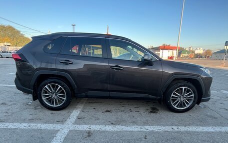 Toyota RAV4, 2019 год, 2 800 000 рублей, 6 фотография