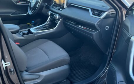 Toyota RAV4, 2019 год, 2 800 000 рублей, 9 фотография