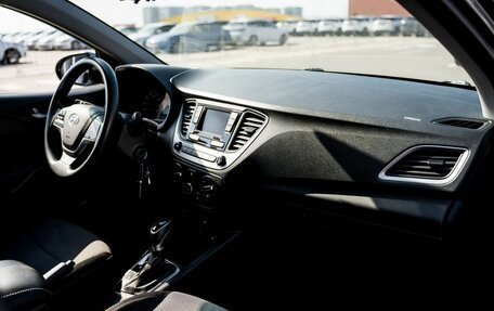 Hyundai Solaris II рестайлинг, 2018 год, 1 350 000 рублей, 25 фотография