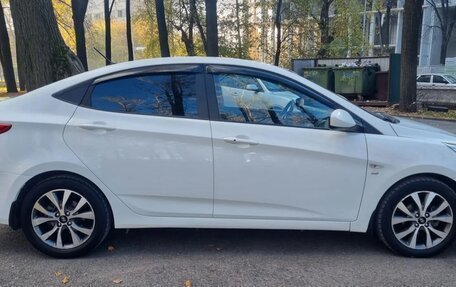 Hyundai Solaris II рестайлинг, 2015 год, 1 050 000 рублей, 5 фотография