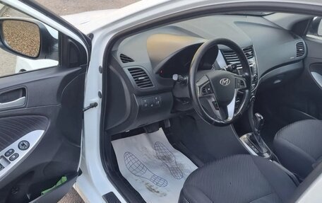 Hyundai Solaris II рестайлинг, 2015 год, 1 050 000 рублей, 10 фотография