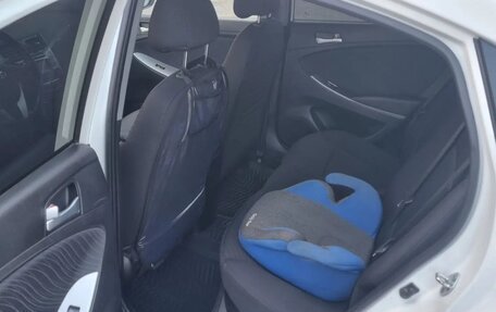 Hyundai Solaris II рестайлинг, 2015 год, 1 050 000 рублей, 11 фотография