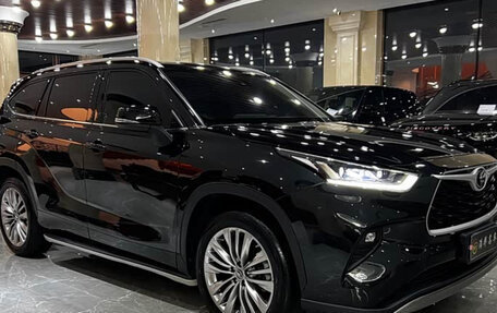 Toyota Highlander, 2024 год, 6 400 000 рублей, 3 фотография