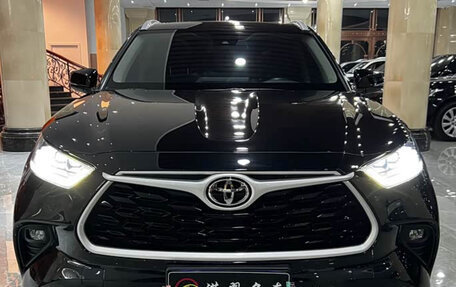 Toyota Highlander, 2024 год, 6 400 000 рублей, 2 фотография