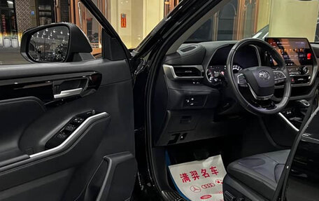 Toyota Highlander, 2024 год, 6 400 000 рублей, 7 фотография