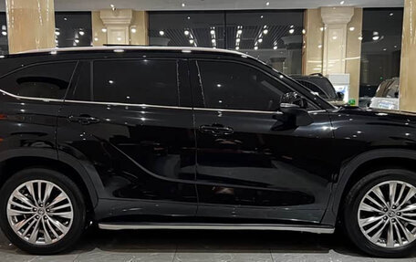 Toyota Highlander, 2024 год, 6 400 000 рублей, 6 фотография