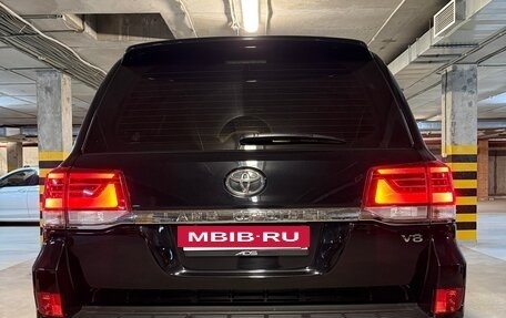 Toyota Land Cruiser 200, 2017 год, 7 000 000 рублей, 2 фотография