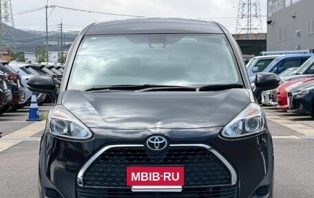 Toyota Sienta II, 2022 год, 1 275 004 рублей, 2 фотография