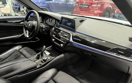 BMW 5 серия, 2018 год, 2 400 000 рублей, 15 фотография