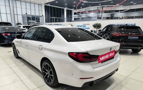 BMW 5 серия, 2018 год, 2 400 000 рублей, 11 фотография