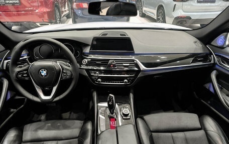 BMW 5 серия, 2018 год, 2 400 000 рублей, 18 фотография