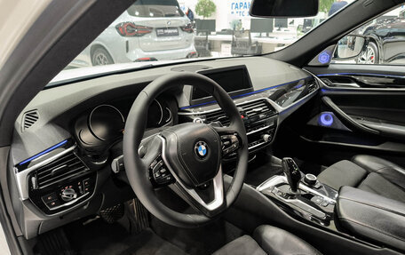 BMW 5 серия, 2018 год, 2 400 000 рублей, 20 фотография