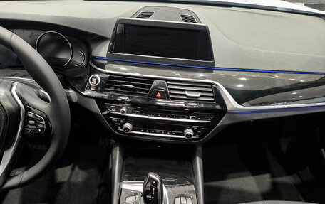 BMW 5 серия, 2018 год, 2 400 000 рублей, 19 фотография