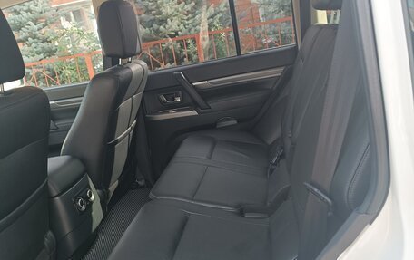 Mitsubishi Pajero IV, 2015 год, 3 800 000 рублей, 5 фотография