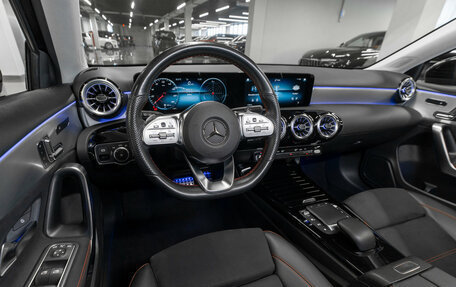 Mercedes-Benz A-Класс, 2021 год, 2 770 000 рублей, 11 фотография