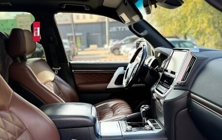 Toyota Land Cruiser 200, 2017 год, 4 800 000 рублей, 3 фотография