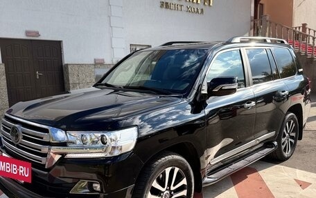 Toyota Land Cruiser 200, 2017 год, 4 800 000 рублей, 13 фотография