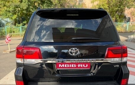 Toyota Land Cruiser 200, 2017 год, 4 800 000 рублей, 18 фотография