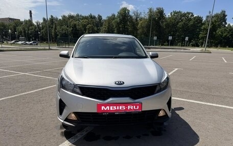 KIA Rio IV, 2020 год, 1 300 000 рублей, 3 фотография