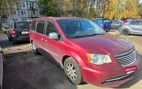 Chrysler Voyager IV, 2012 год, 1 300 000 рублей, 2 фотография