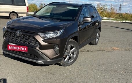 Toyota RAV4, 2019 год, 3 250 000 рублей, 3 фотография