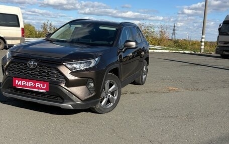 Toyota RAV4, 2019 год, 3 250 000 рублей, 2 фотография