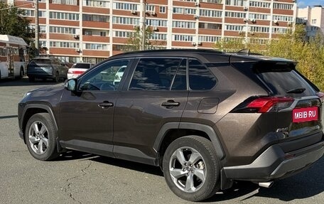 Toyota RAV4, 2019 год, 3 250 000 рублей, 10 фотография