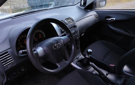 Toyota Corolla, 2011 год, 606 000 рублей, 10 фотография
