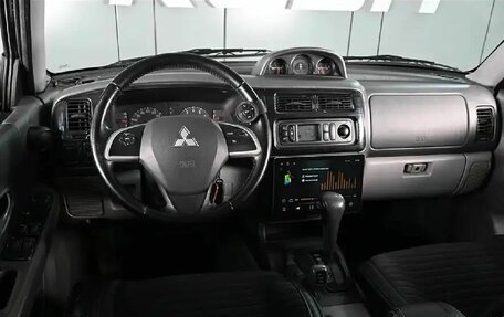 Mitsubishi Pajero Sport II рестайлинг, 2005 год, 1 140 000 рублей, 21 фотография