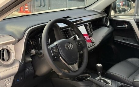 Toyota RAV4, 2017 год, 2 450 000 рублей, 10 фотография