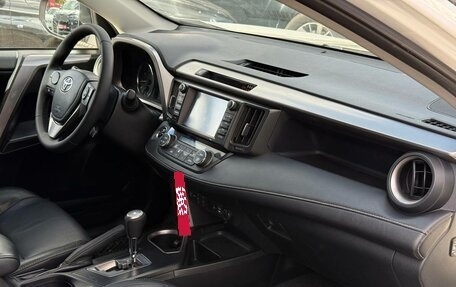 Toyota RAV4, 2017 год, 2 450 000 рублей, 12 фотография